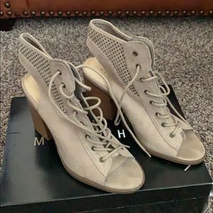 M E T A P H O R Heels